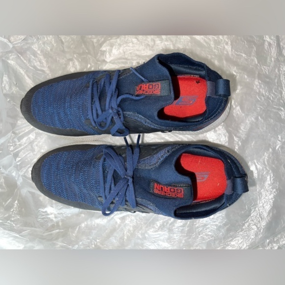Skechers GO RUN Men’s athletic shoes, size 10, Navy